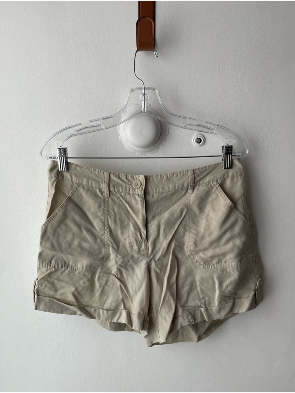 TWO BY VINCE CAMUTO WOMEN’S KHAKI SHORTS - SIZE 6!